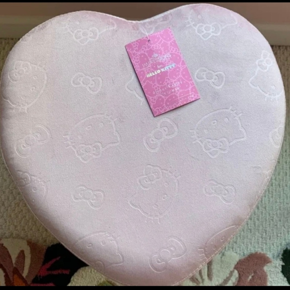 Hello Kitty ottoman